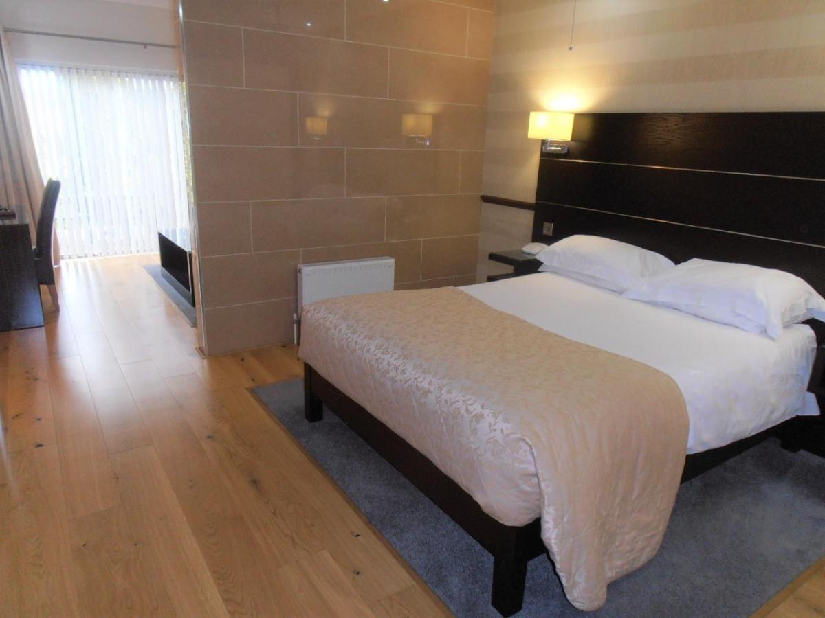 Martock Hollies Hotel מראה חיצוני תמונה